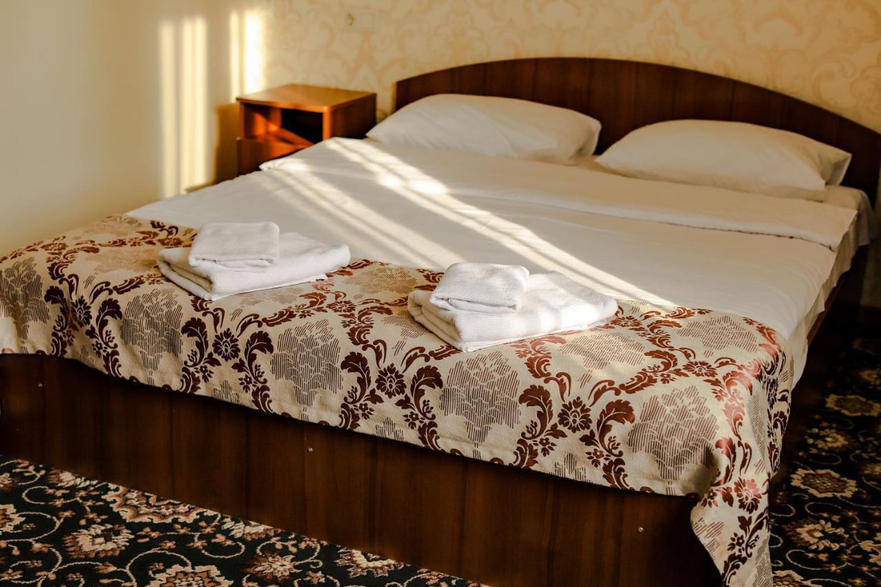 2 Hotel