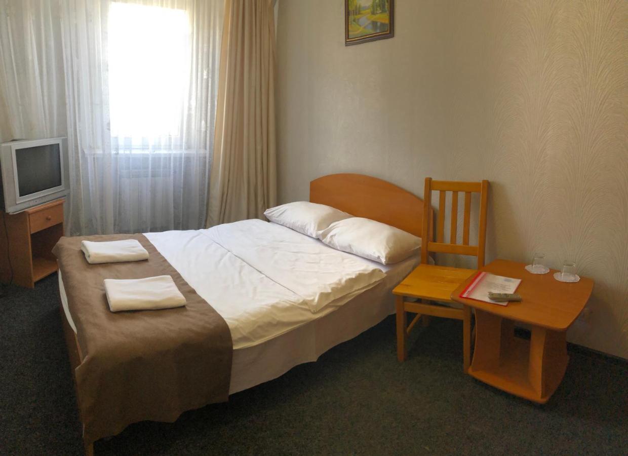 2 Hotel