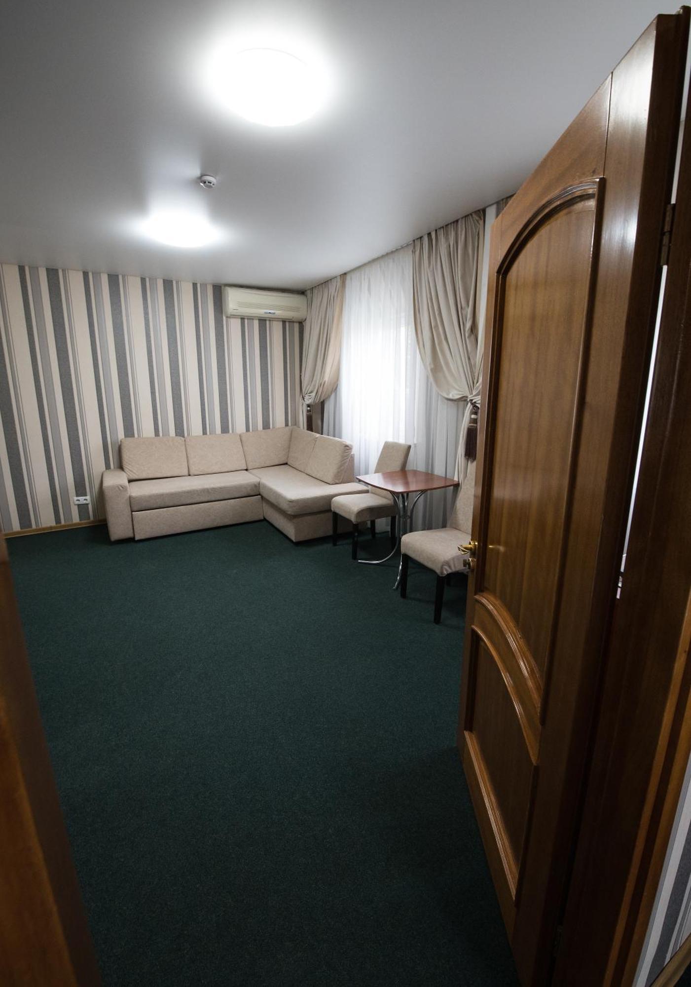 2 Hotel Kyiv