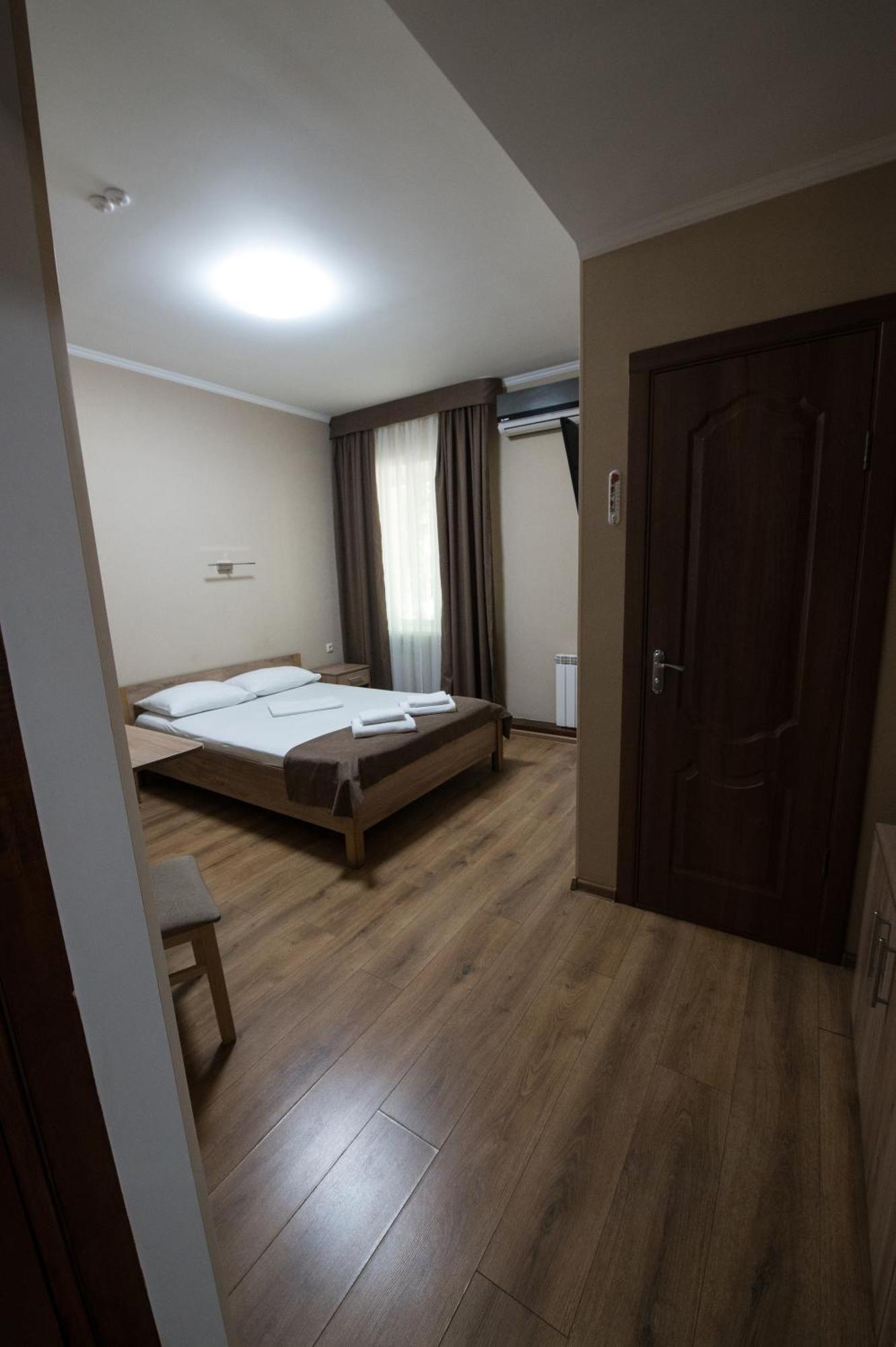 Hotel 2